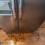 ¿Por qué mi frigorífico pierde agua?