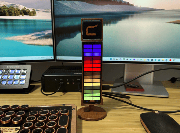 diseño Comica RGB Umic un elegante micro para gamers
