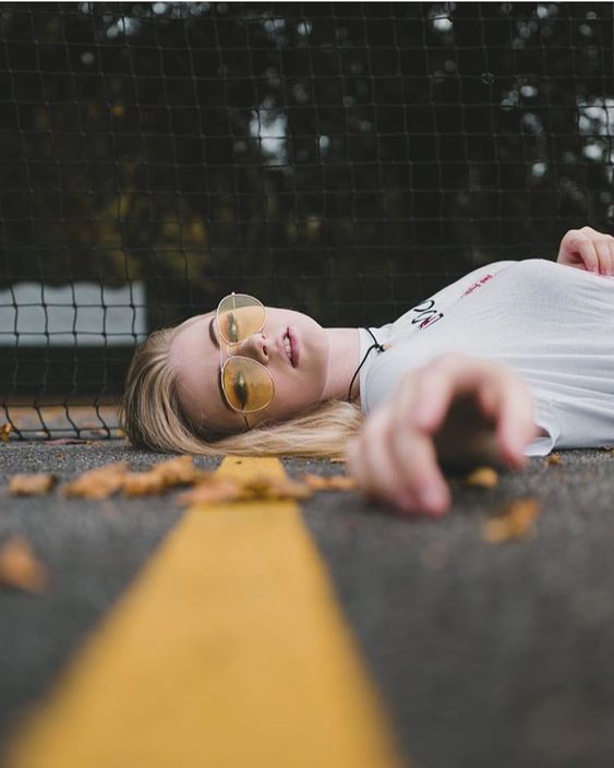 Mejores poses de fotografías para mujeres, hombres, parejas y niños 200 fotografía de retrato poses femeninas
