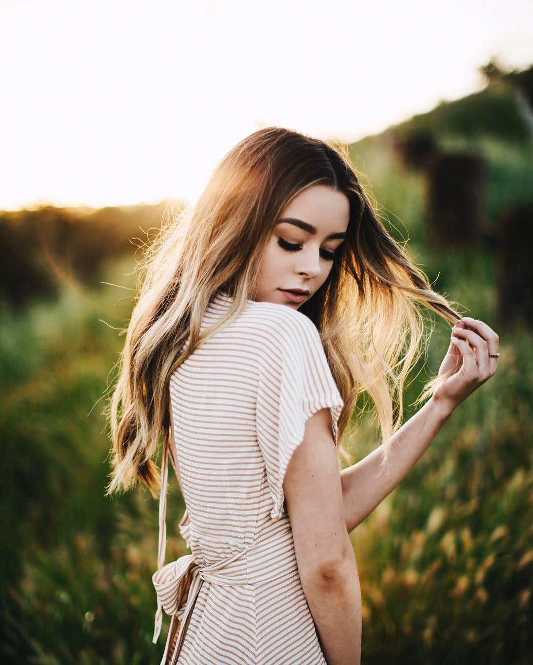 Mejores poses de fotografías para mujeres, hombres, parejas y niños 203 retrato fotográfico poses femeninas