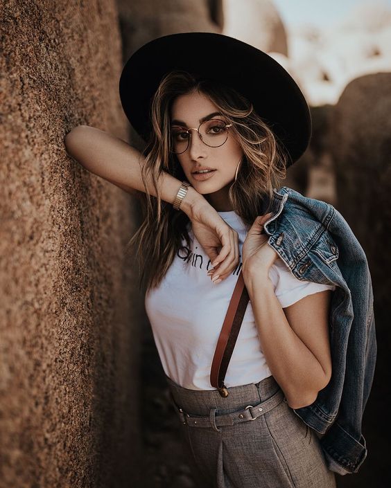 Mejores poses de fotografías para mujeres, hombres, parejas y niños 208 fotografía de retrato poses femeninas