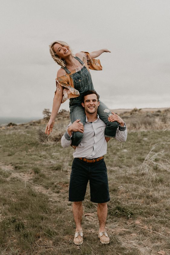 Mejores poses de fotografías para mujeres, hombres, parejas y niños 259 poses para retratos de parejas
