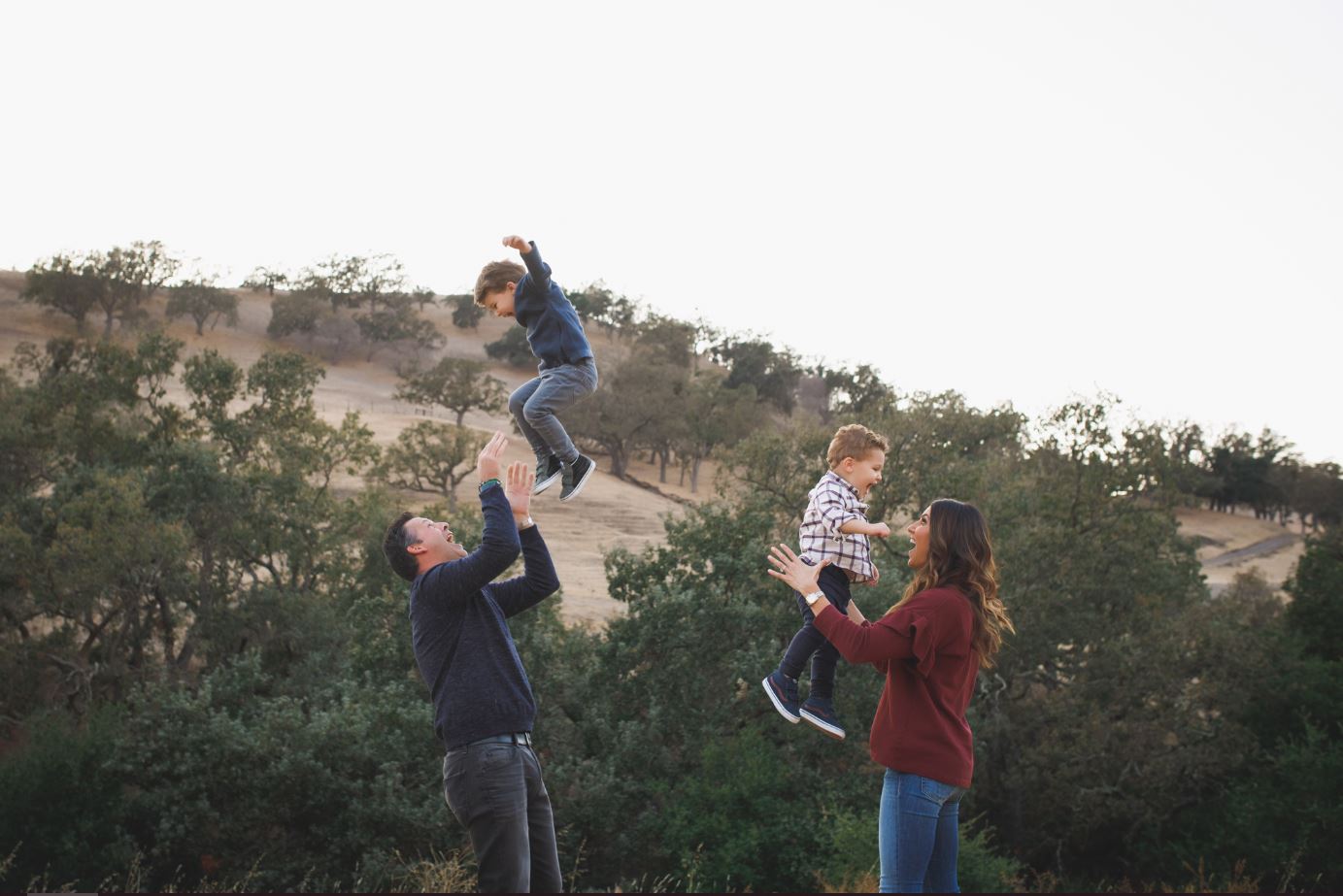 Mejores poses de fotografías para mujeres, hombres, parejas y niños 284 poses para retratos familiares