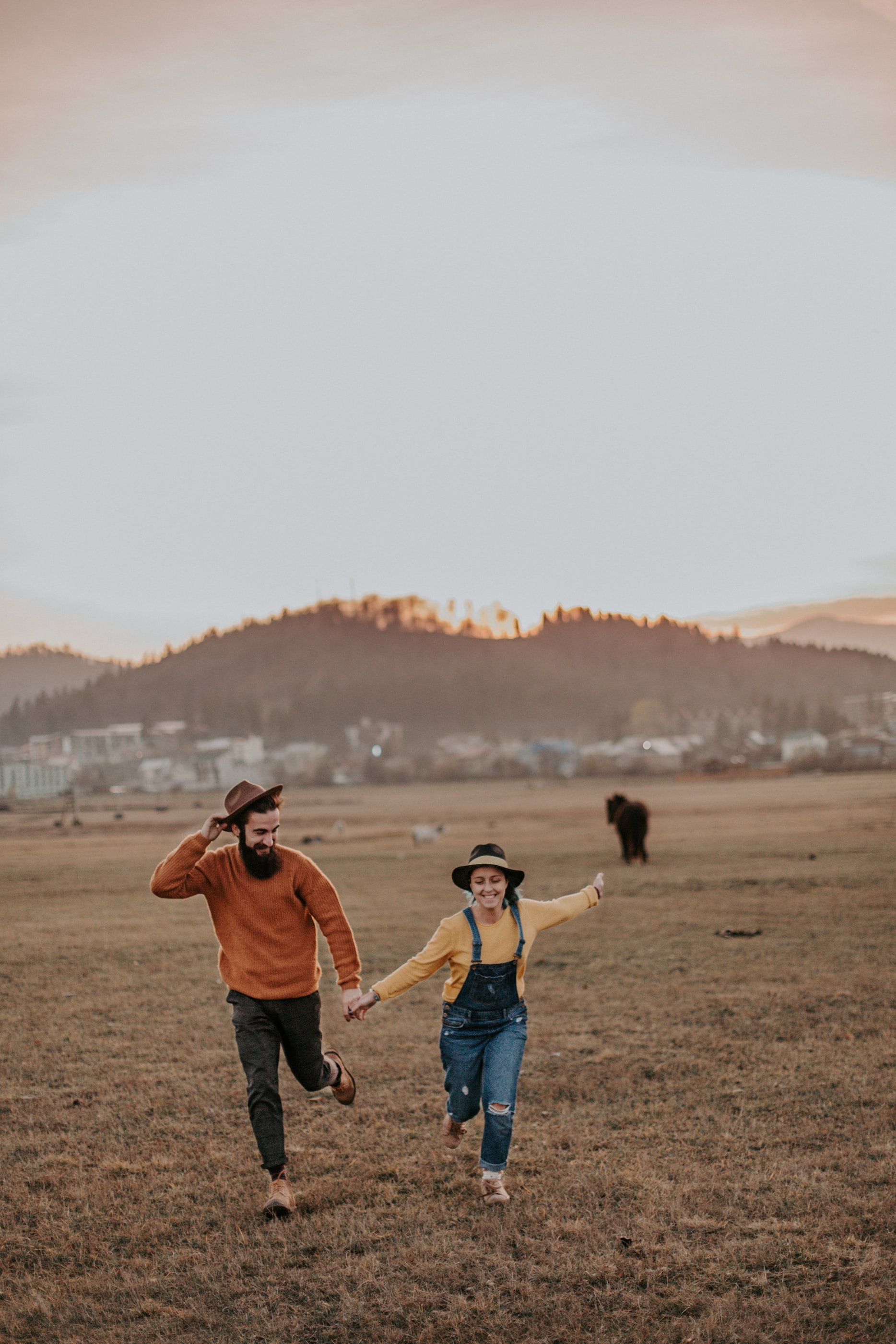 Mejores poses de fotografías para mujeres, hombres, parejas y niños 270 poses para retratos de parejas