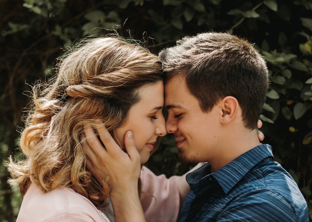 Mejores poses de fotografías para mujeres, hombres, parejas y niños 261 poses de fotografía de retrato para parejas