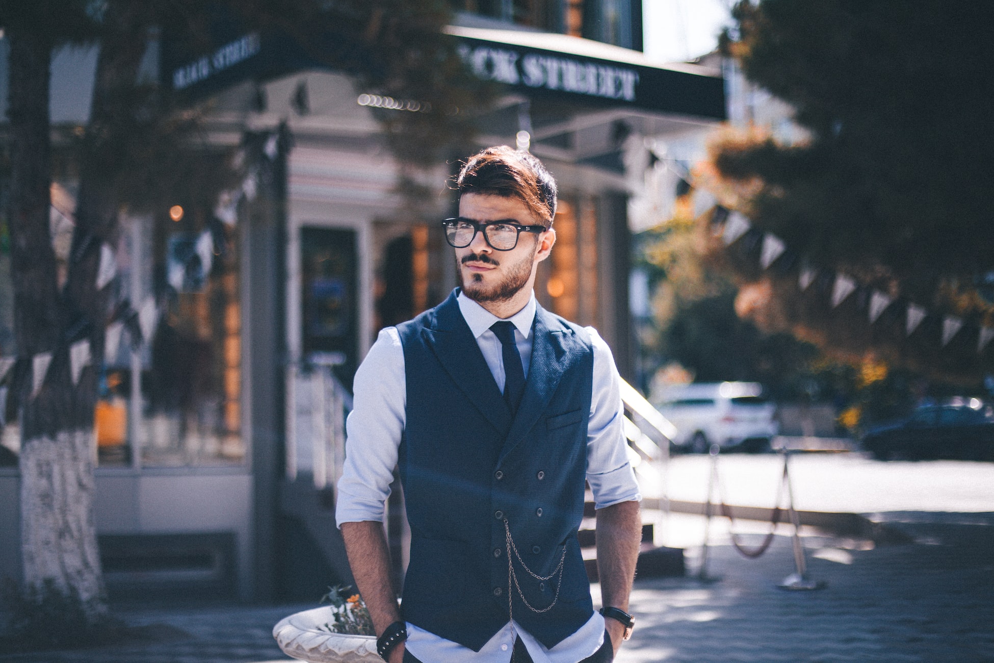Mejores poses de fotografías para mujeres, hombres, parejas y niños 219 fotografía de retrato poses masculinas