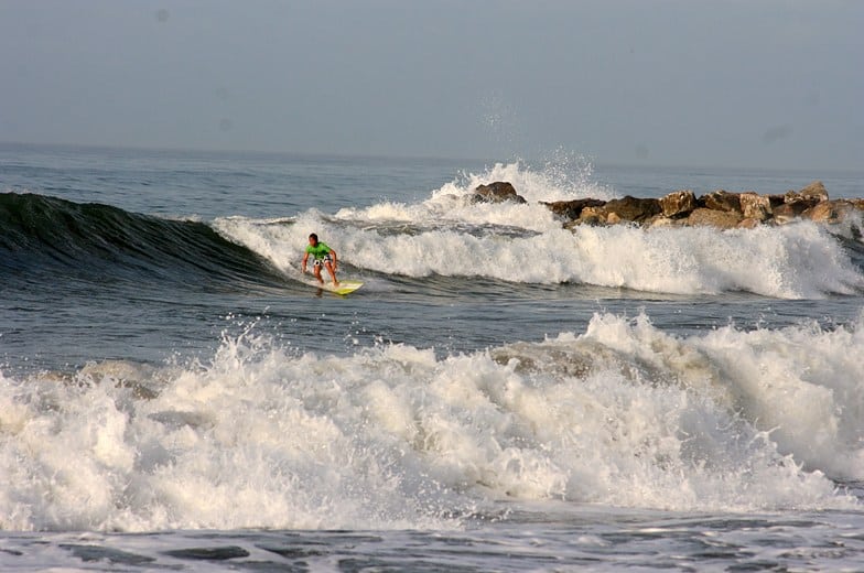 6 Mejores Destinos para Hacer Surf en el Mediterráneo en España 15