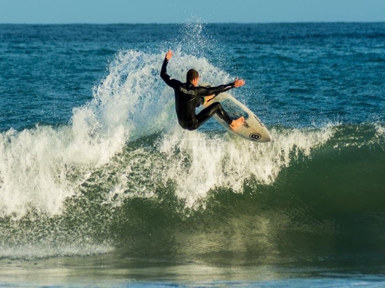 6 Mejores Destinos para Hacer Surf en el Mediterráneo en España 17
