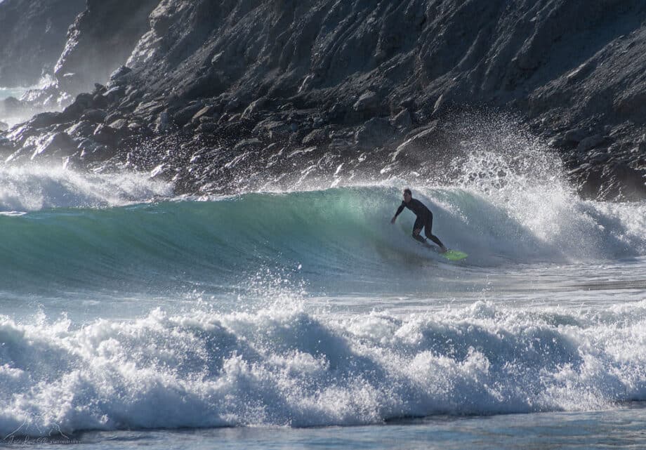 6 Mejores Destinos para Hacer Surf en el Mediterráneo en España 16