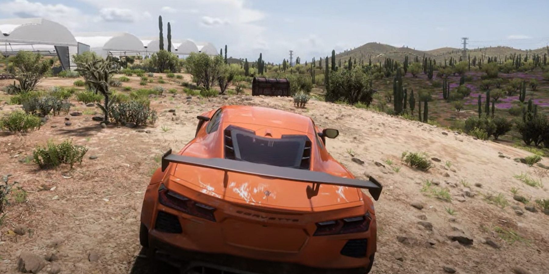 Forza Horizon 5 Nuevas alturas Localización del cofre del tesoro en el desierto junto a las tiendas blancas