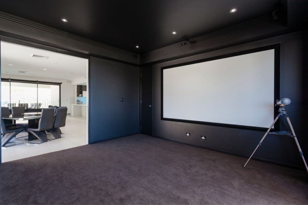El mejor color de pintura para tu sala multimedia: Crea el ambiente perfecto 5 El mejor color de pintura para tu sala multimedia