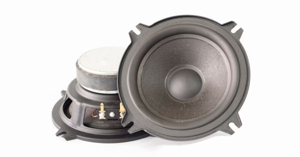 Como arreglar un zumbido en un Subwoofer 9 Cómo reparar el mal funcionamiento de las piezas del subwoofer que causan zumbidos en el mismo