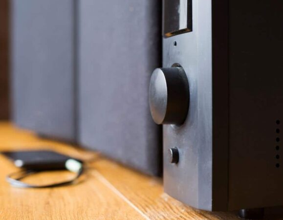 ¿Se pueden poner subwoofers debajo de una cama o una mesa? 108