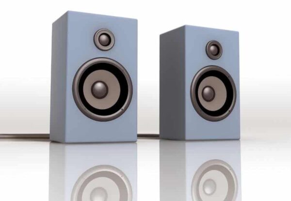 ¿Tienen que coincidir los altavoces delanteros y traseros? 132