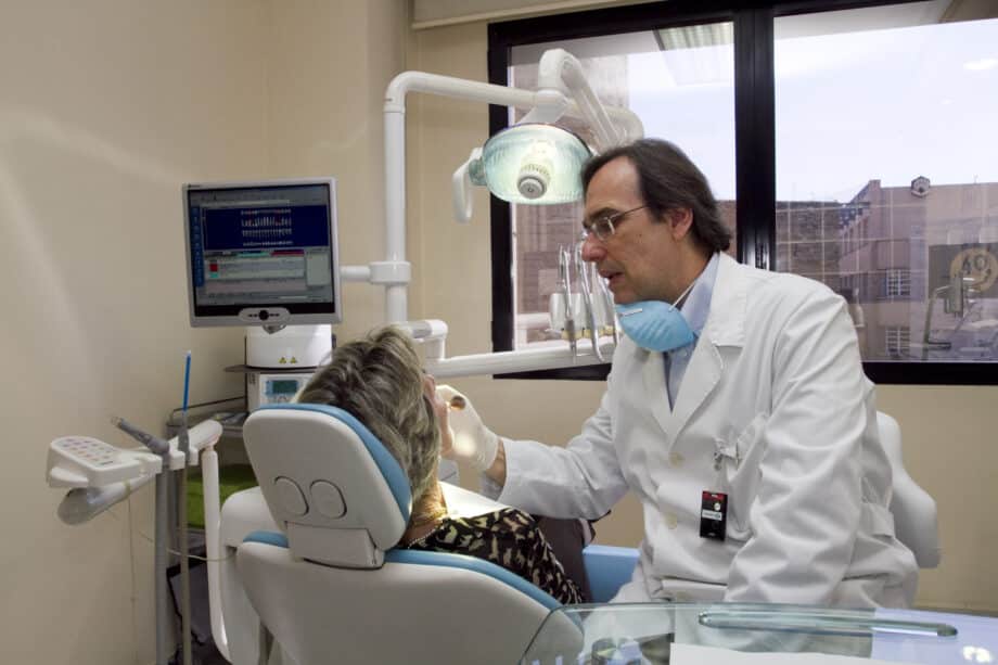 6 mejores clínicas dentales de Córdoba 13 Clínica Dental Antonio Alarcón - dentista cordoba