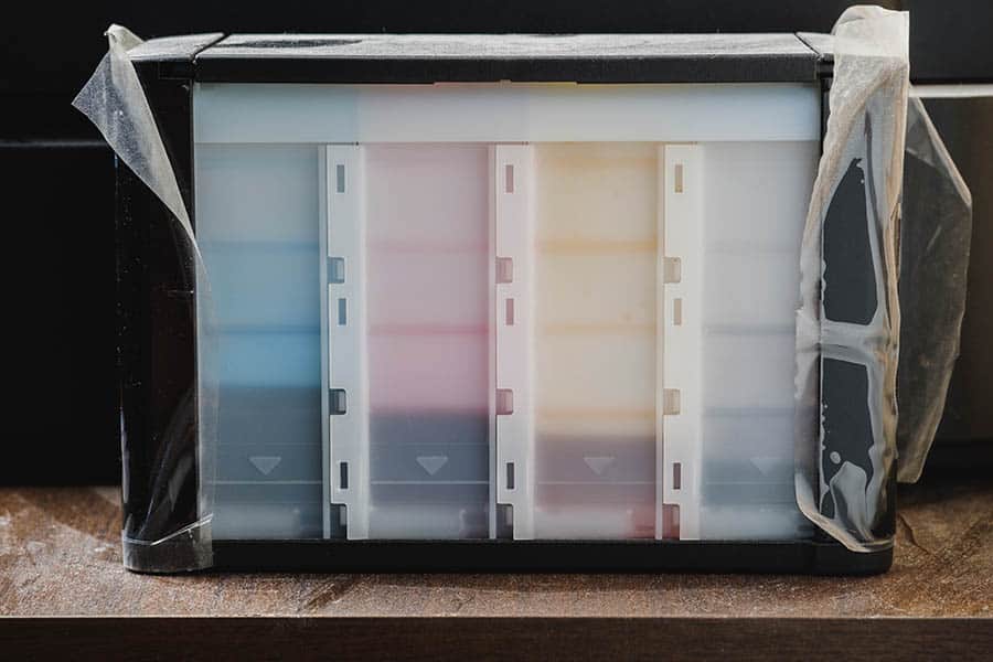 ¿Por qué La impresora imprime líneas en las impresiones en papel? 6 niveles de tinta