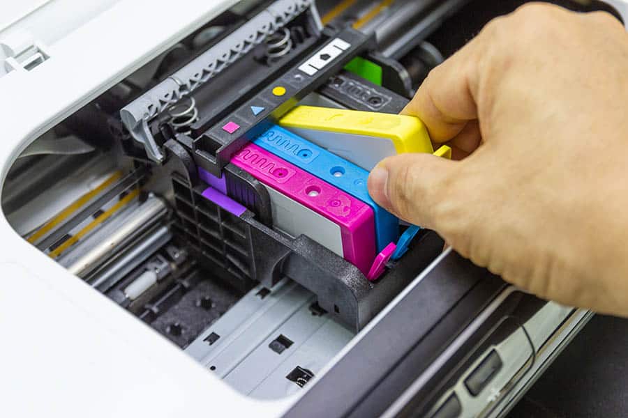 ¿Por qué La impresora imprime líneas en las impresiones en papel? 5 cartuchos de tinta