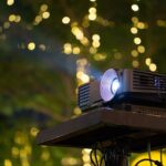 Por qué su proyector suena tan fuerte y cómo solucionarlo