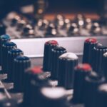 Puedes conectar una barra de sonido a un amplificador