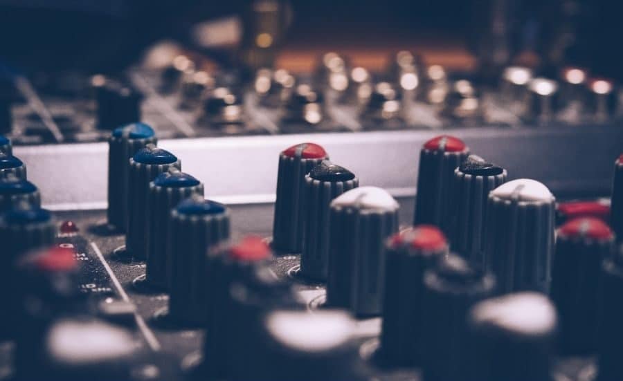 ¿Puedes conectar una barra de sonido a un amplificador? 3 Puedes conectar una barra de sonido a un amplificador