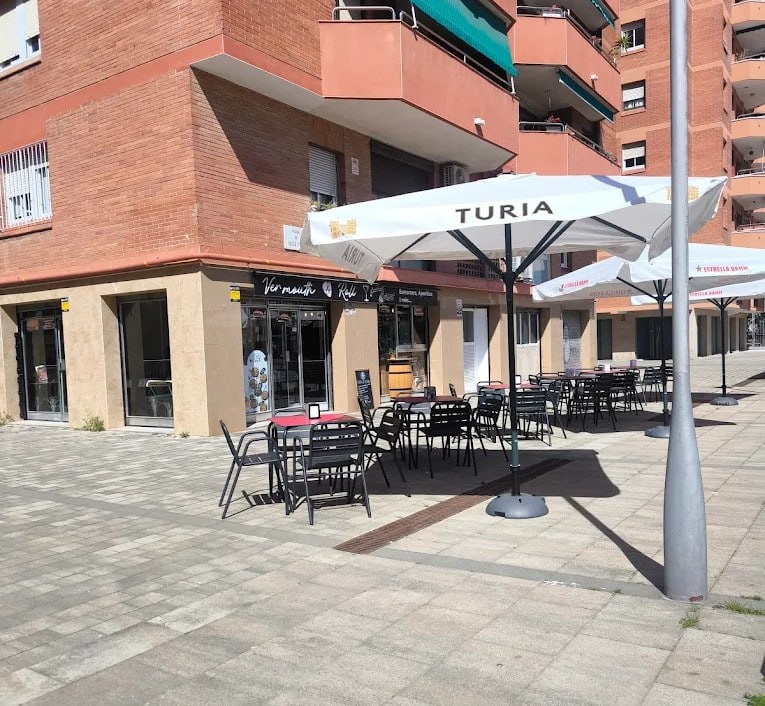 Los mejores restaurantes de Horta-Guinardó 11 terraza - Vermouth & Roll barcelona