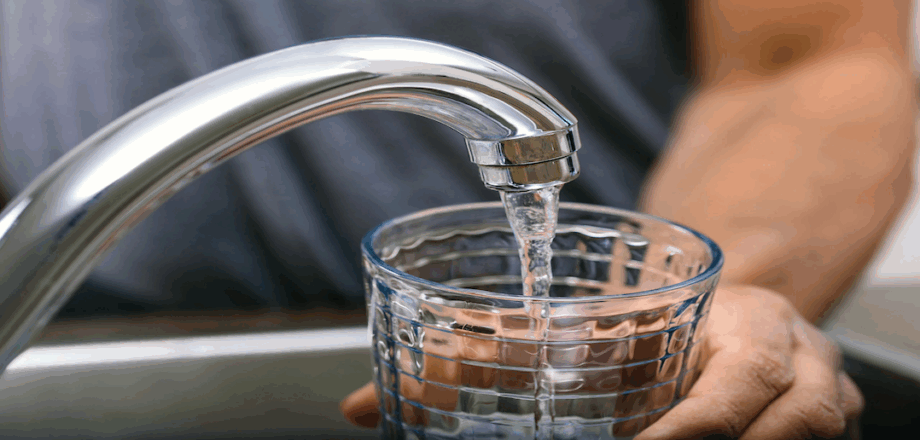 Ciudades de España con el agua del grifo más barata según la OCU 3 las ciudades de España con el agua del grifo más barata y más cara según la OCU