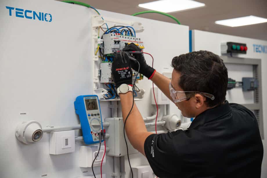 Curso de Electricidad de TECNIO