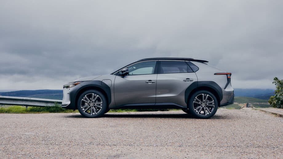 TOYOTA BZAX 4x2 - mejor coche electrico barato ocu