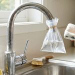 Como Limpiar la Cal del Grifo de la Cocina sin Dañar el Cromo