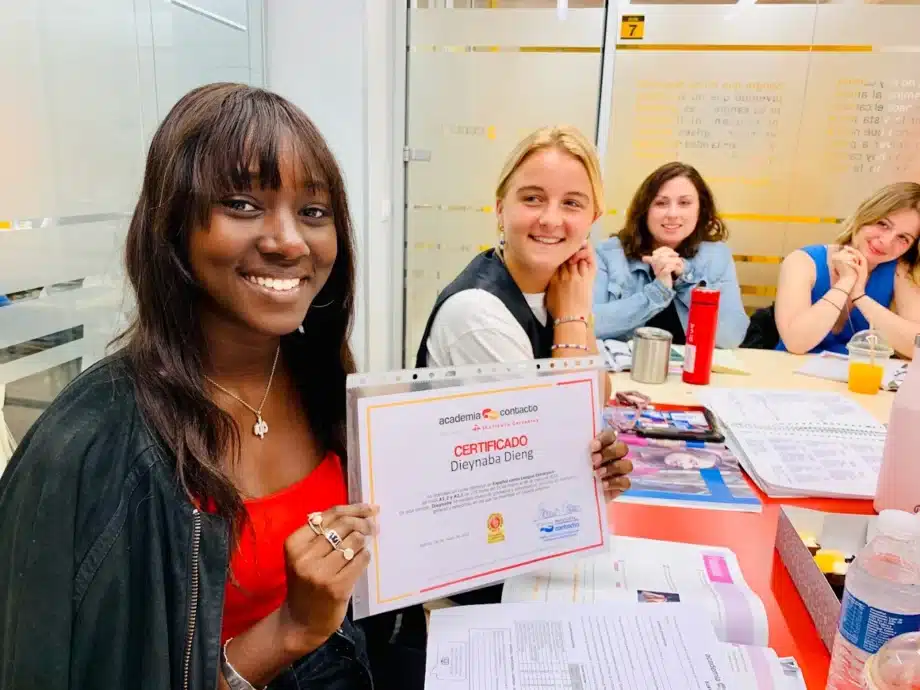 mejor acacemia de español para extranjeros en madrid - acacemia contacto